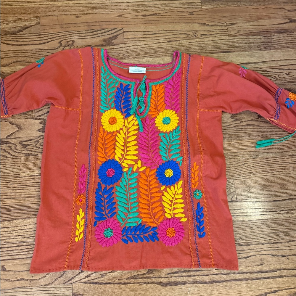 Mexican Top SZ M  Boho Embroidered Round Neckline By Dos Hermanas